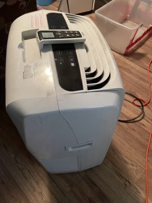 2 portable delonghi air conditioners Heaters, Humidifiers