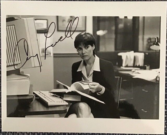 Carey Lowell Autographed 8x10 Photo in Arts & Collectibles in City of Toronto