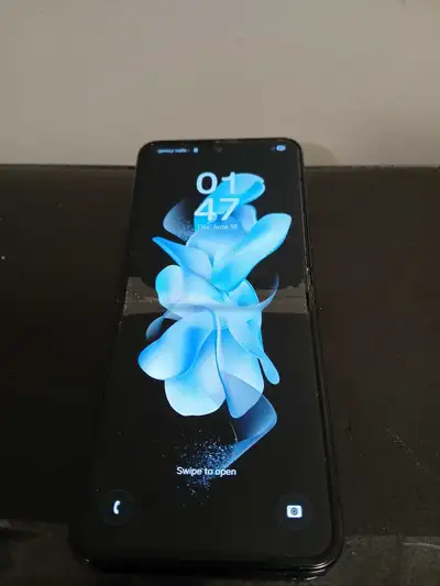 Samsung Galaxy Z Flip4 | 256 GB | unlocked, View more