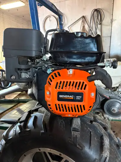 Nice little generac engine Perfect for lawn and garden replacements or go kart projects Gas 212 cc O...
