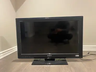 Selling a 32 inch Sony Bravia LCD tv including remote. Works perfectly fine. See link for specificat...
