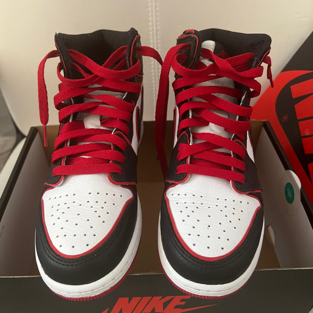 [NEW] Air Jordan 1 Retro High OG ‘Bloodline’ GS Size USA 5.5Y in Women's - Shoes in Kitchener / Waterloo - Image 2