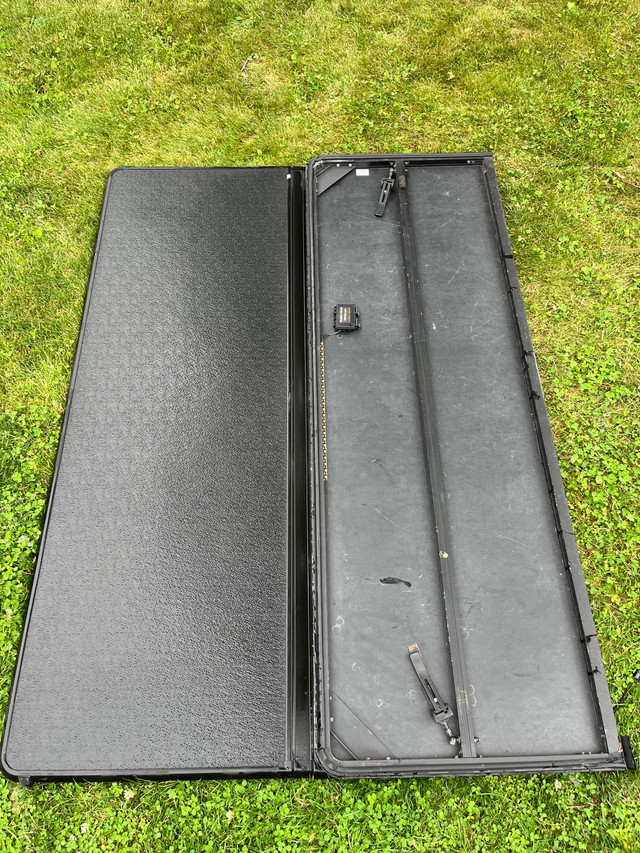 Tonneau cover  in Auto Body Parts in St. Catharines - Image 2