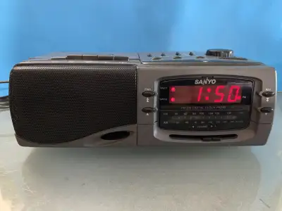 Vtg  SANYO RM-7024 Sure Wake AM/FM Digital Alarm Clock Radio+Cas, View more