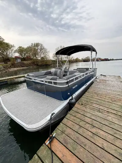 Selling a 23 ft Avalon LSZ Venture Cruise pontoon boat. Has tons of upgrades. Excellent shape and ea...