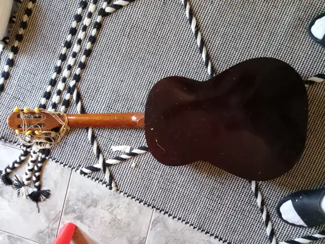 Kent classic guitar from Japan, full size in Guitars in Edmonton - Image 4