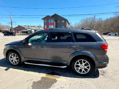 I Have 2014 Dodge Journey SXT Limited Edition Flex Fuel Saver Top Class 7 Seater in Very Good Condit...