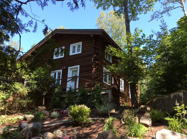 Morin Heights, bord du lac,  chalet bois rond in Quebec