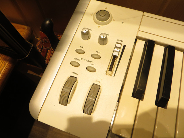 KORG K61 MIDI studio controller in Pro Audio & Recording Equipment in Trenton - Image 3
