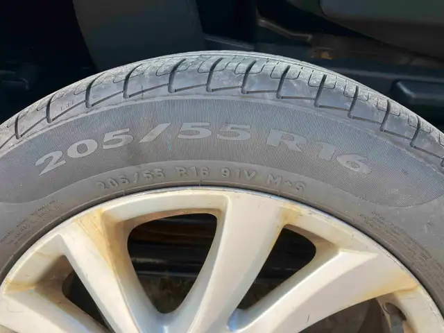 4 pneus Pirelli 205/55 R16 sur jantes (mags) in Tires & Rims in Shawinigan - Image 3