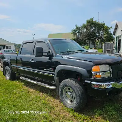 Needs work asking 15 000 for the black duramax has over 200 000 km parts truck included