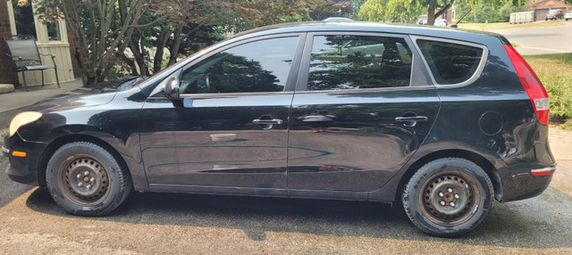 2012 Hyundai Elantra *Manual* in Cars & Trucks in Mississauga / Peel Region - Image 4