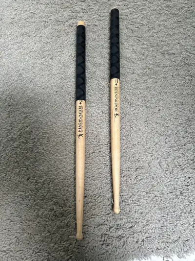 These Headhunters drum sticks are perfect for any drummer looking for a reliable and durable pair of...