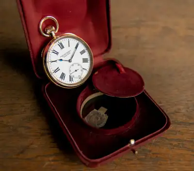 Manual movement Crafted in 18 karat yellow gold 79,54g Swiss made by West End Watch Co. Includes box...