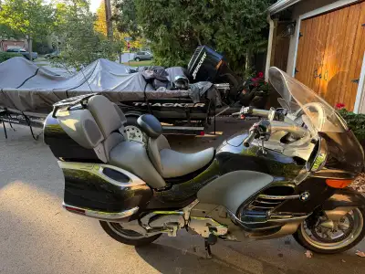 Loaded BMW K1200 four cylinder sport/cruiser. Very smooth running with Clarion - 4 speaker stereo wi...