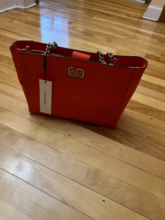 Calvin Klein bags  in Women's - Bags & Wallets in City of Montréal - Image 2