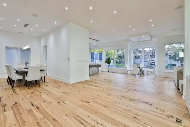 Room for Rent next to Lawrence West subway station & Yorkdale in Room Rentals & Roommates in City of Toronto - Image 4