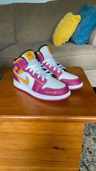 Nike Air Jordan 1 Mid, View more
