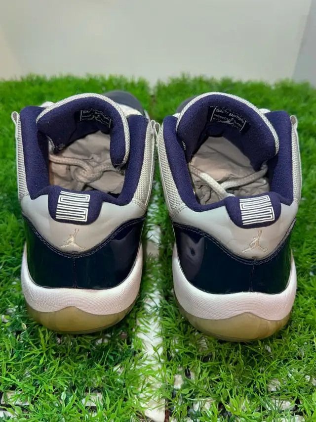Size 9.5 - Air Jordan 11 Retro Low Georgetown in Men's Shoes in Mississauga / Peel Region - Image 5