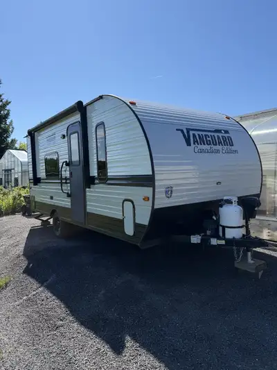 2022 Gulf Stream Conquest Lite 189DD – One Owner • Turnkey Package • Rare Walk-Around Queen • Price...
