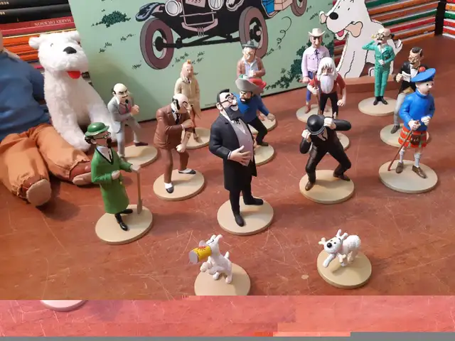 Tintin Figurines Collection officielle lot de 16 figurines  in Arts & Collectibles in Laurentides - Image 4