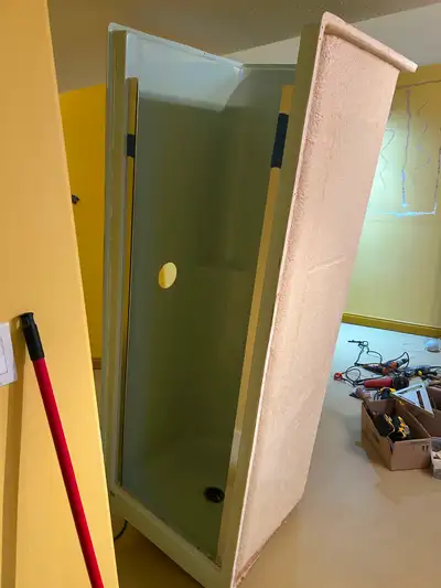 Like brand new - fibreglass shower and glass door - light green. Mesurements. Shower 30”x28 1/2”x77...