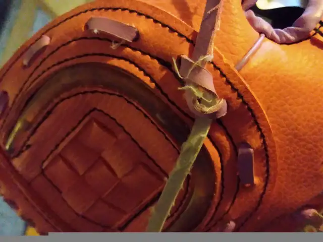 Girls pink baseball glove, Rawlings  in Baseball & Softball in City of Toronto - Image 3