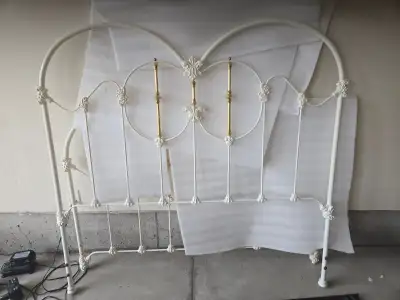 Vintage Cottage-Style Queen Metal Bed Frame, View more