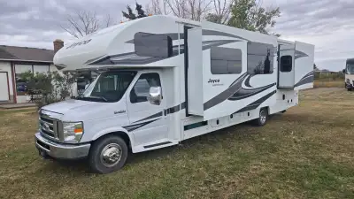 Make/Model/Year: 2018 Jayco Greyhawk Location: Airdrie Length: 32 feet] ️ Sleeps: 6-8 Mileage: 20,00...