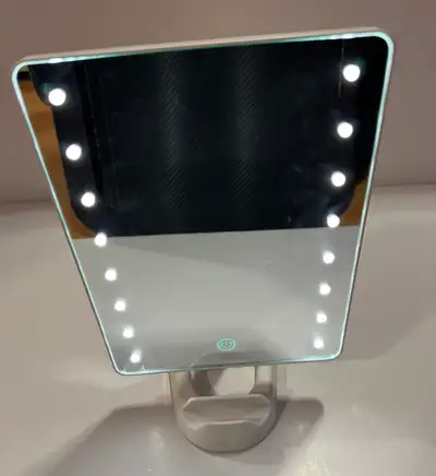 Quo (Conair) lighted mirror-new, View more