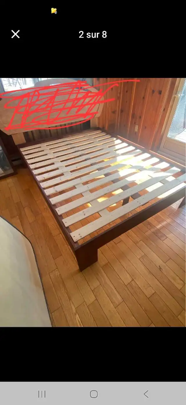 Base de lit queen en bois. in Beds & Mattresses in Sherbrooke - Image 2
