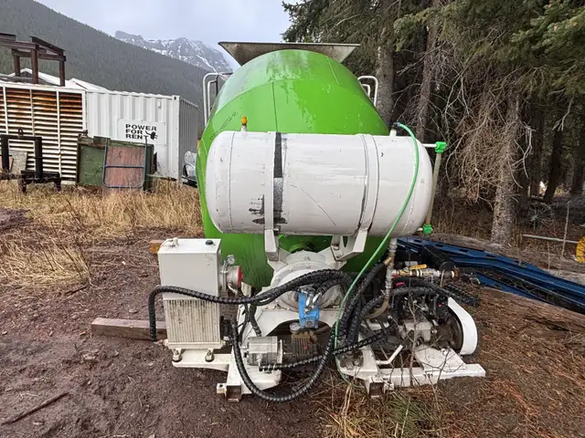Ready Mixer 2.8m3 Skid Mounted Concrete Mixer in Other Business & Industrial in Lethbridge - Image 3