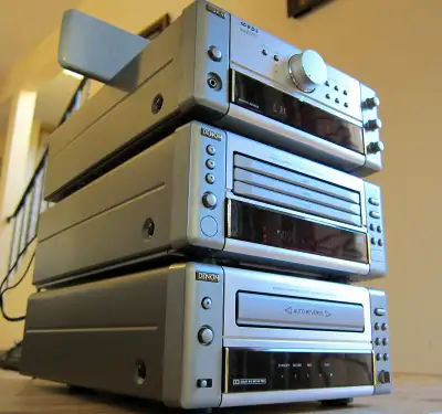 *** NLA, see these mini-sets: https://www.kijiji.ca/v-stereo-systems-home-theatre/ottawa/sony-hcd-h5...