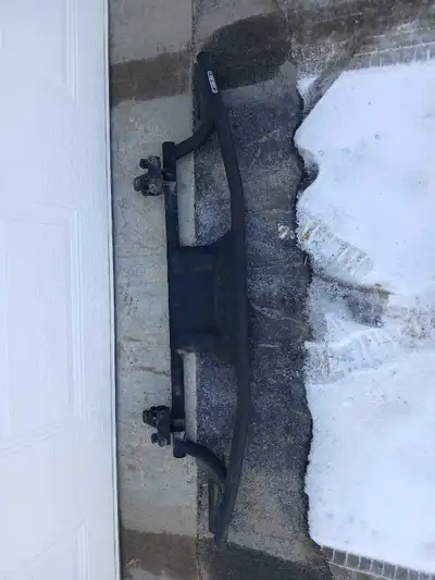 Bumper arrière can am 2021 et plus avec toutes les bolt en bonne état, pas de bosse