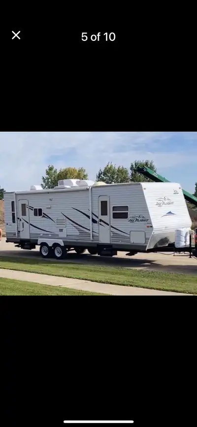 For sale is a 2007 Jay Flight travel trailer, offering a comfortable and convenient camping experien...