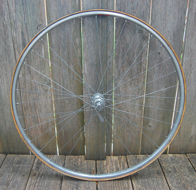 Tubular Wheel Front MAVIC 700c in Frames & Parts in Ottawa