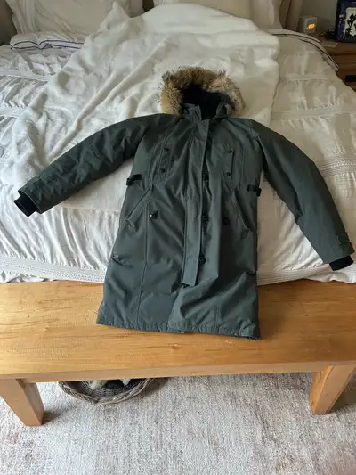 Excellent condition. Size XS. Cash only. No e-transfers.