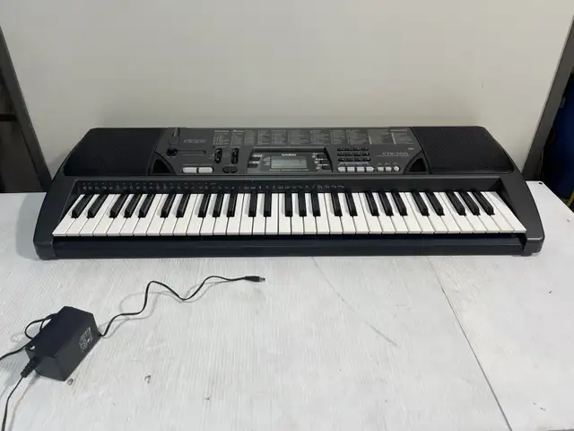 Casio CTK-700 Keyboard in Pianos & Keyboards in City of Montréal - Image 2