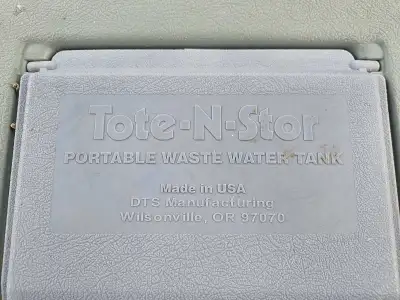 Portable waste water tank 25gal pour VR dans les camping sans égout A été nettoyé et sèché. Jamais e...