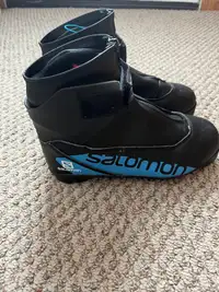 Cross country ski boots size 3