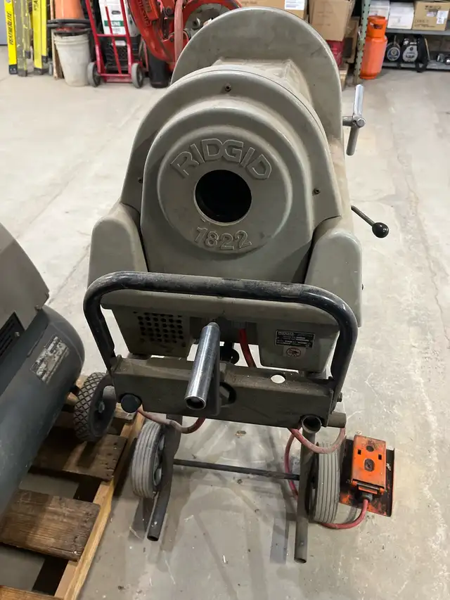 Ridgid 1822 Pipe Threader in Power Tools in Norfolk County - Image 4