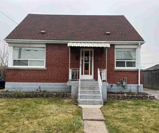 Rooms for rent near Mohawk college Room Rentals & Roommates