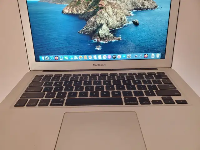 Apple Macbook Air 13 inches core i5 Mid 2011 in Laptops in City of Montréal - Image 4