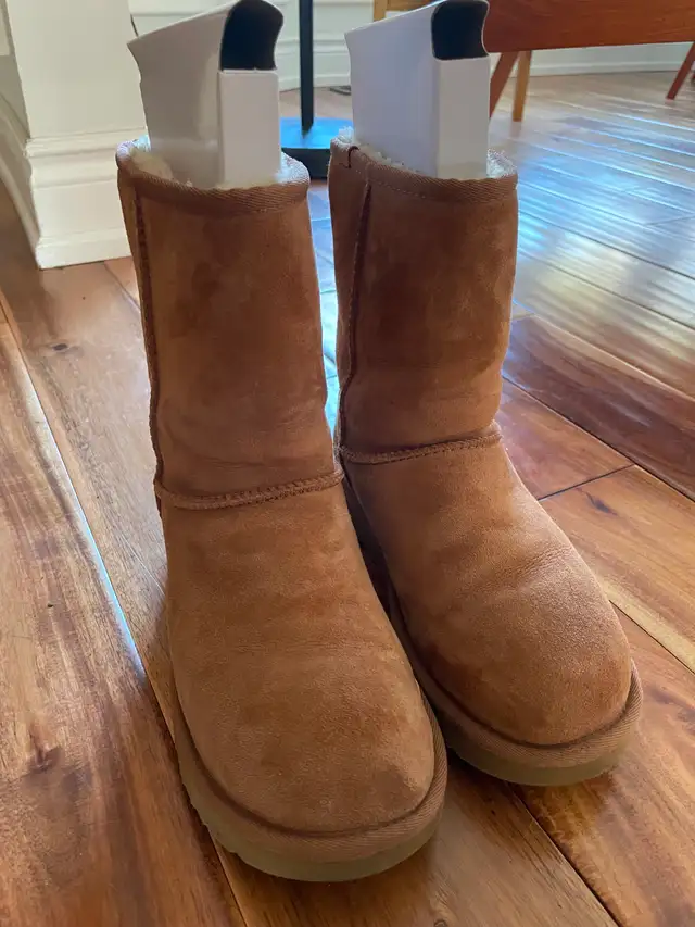UGG shoes size 7 in Women's - Shoes in City of Toronto - Image 3