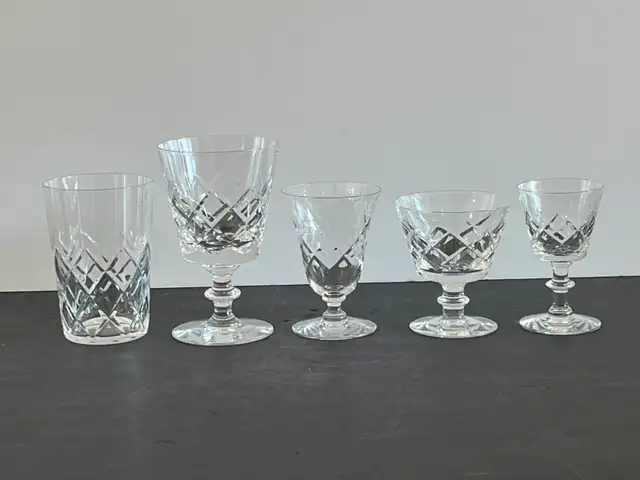 VINTAGE WEBB CORBETT CUT CRYSTAL 40 PC SET STEMMED GLASSES in Kitchen & Dining Wares in City of Montréal - Image 3