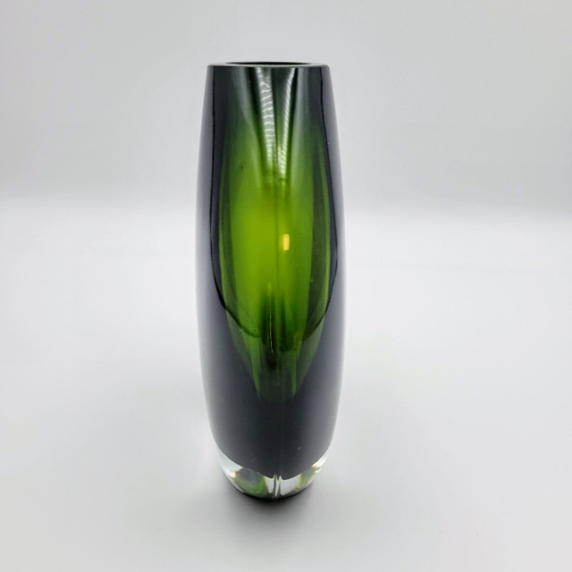 PartyLite Green Rainforest Renewal Art Glass Vase Reed Diffuser in Home Décor & Accents in Strathcona County - Image 3