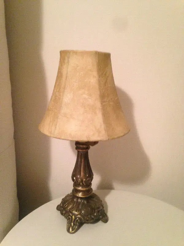 4 Small Faux Leather Lamp/Chandelier Shades+1 Small Black Silk in Indoor Lighting & Fans in Mississauga / Peel Region - Image 9