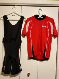 Vêtements de vélo maillots , cuissards, gilet et chemise 