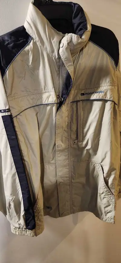 This is a Point Zero jacket, perfect for spring and fall. Being a Medium size, it offers a comfortab...
