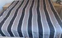 TWO SIDES BLACK AND GRAY KING SIZE COMFORTER SMOKE AND PET FREE